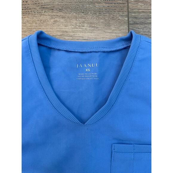 Jaanuu Essential Womens Size XS 1 Pocket Scrub Top Blue New - Picture 3 of 5